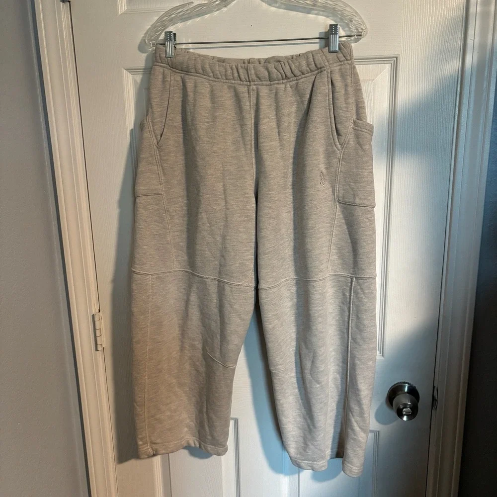 Free People Movement Women's Heather Grey Barrel Leg Cropped Sweatpants Medium - Picture 2 of 16